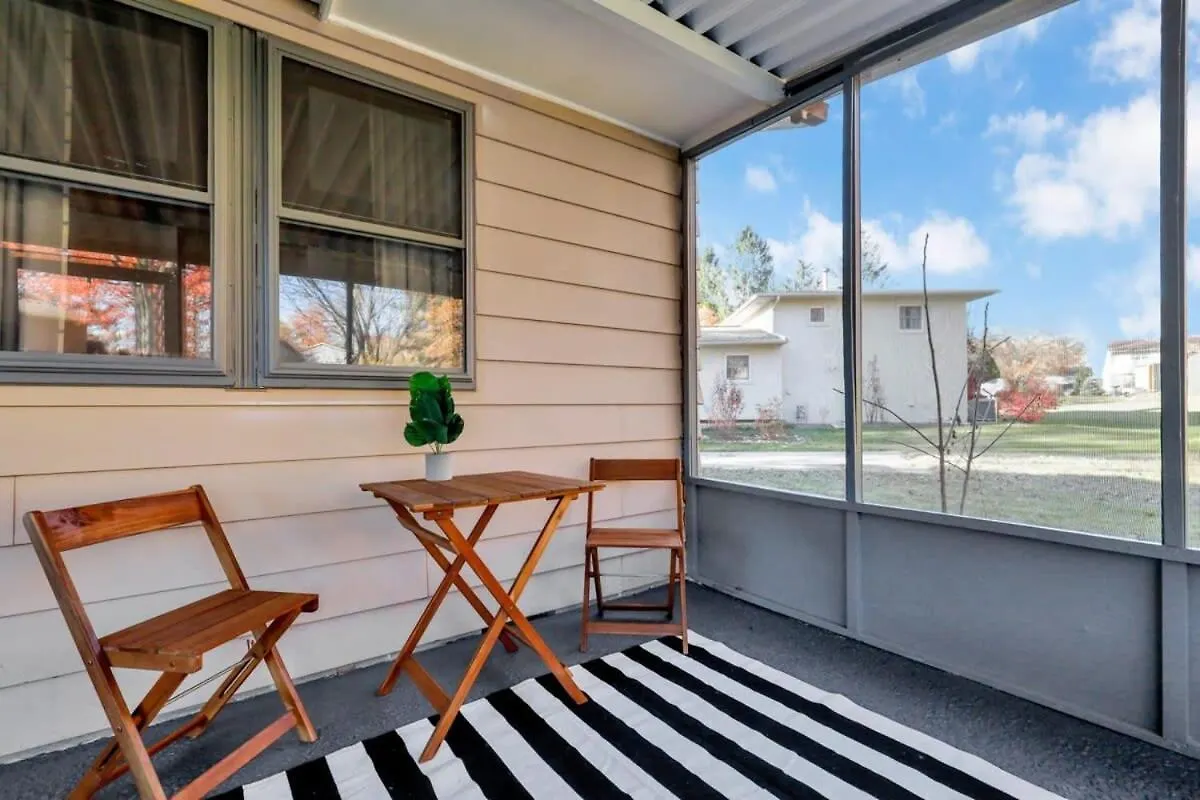 Gahanna Farmhouse - 4 Bed 2 Bath - Intel 콜럼버스