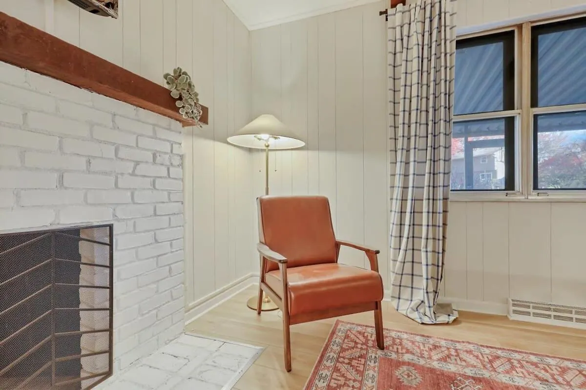 Gahanna Farmhouse - 4 Bed 2 Bath - Intel 콜럼버스