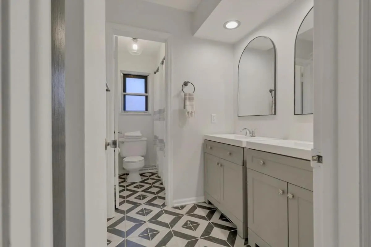 Gahanna Farmhouse - 4 Bed 2 Bath - Intel 콜럼버스