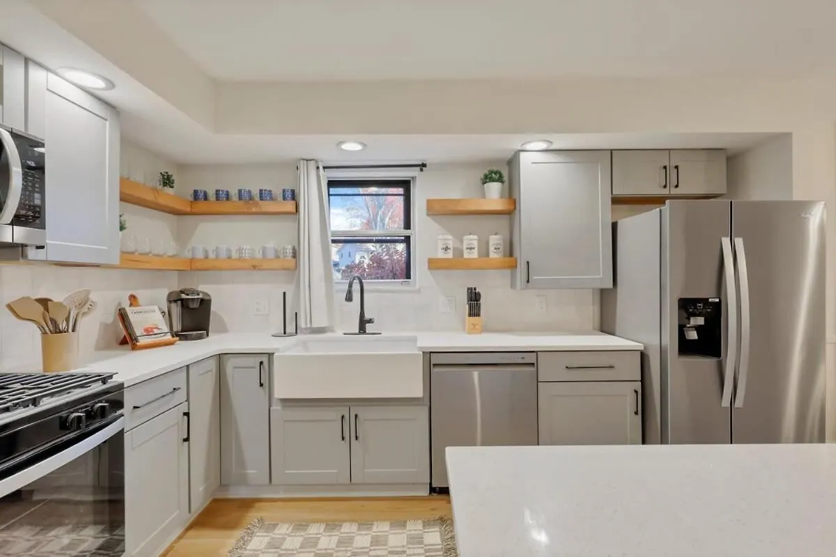 Gahanna Farmhouse - 4 Bed 2 Bath - Intel 콜럼버스