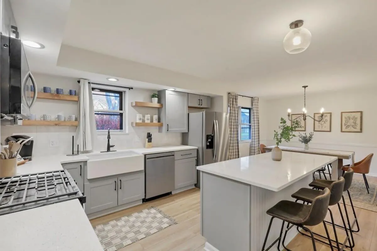 펜션 Gahanna Farmhouse - 4 Bed 2 Bath - Intel 콜럼버스