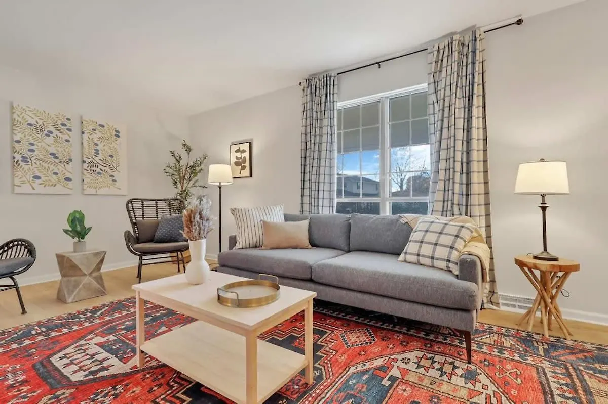 Gahanna Farmhouse - 4 Bed 2 Bath - Intel 콜럼버스